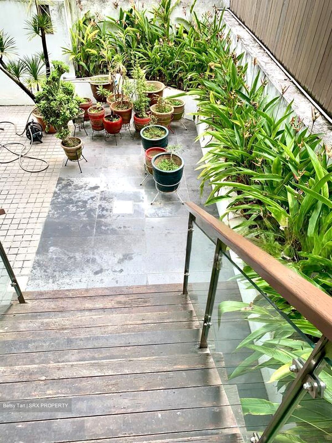 Holland Grove Road (D10), Semi-Detached #486300661